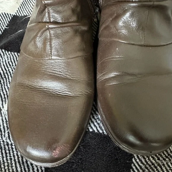 Earth Origins Brown Ankle Boots - Picture 2 of 5